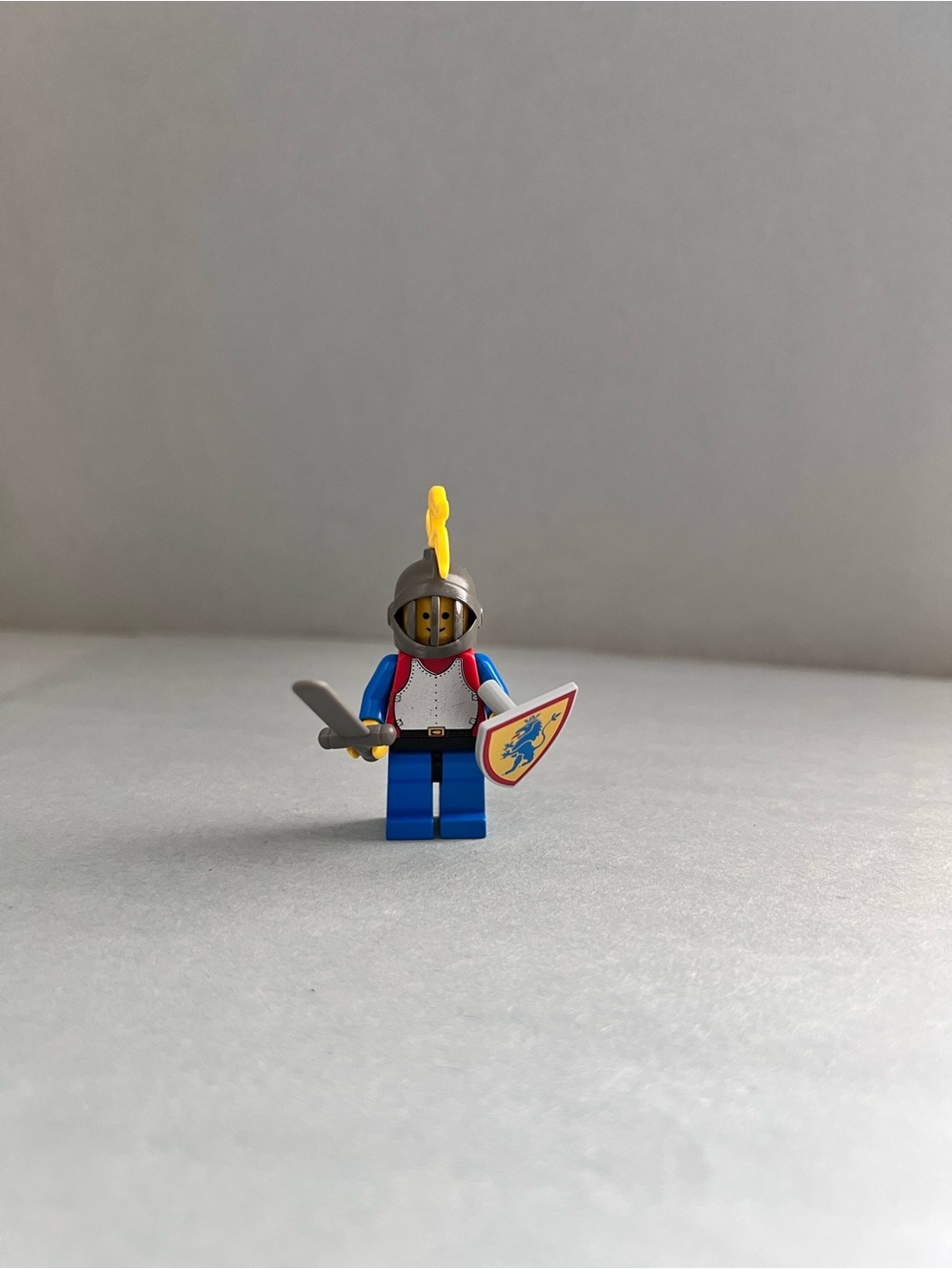 LEGO Castle Red Knight with Breastplate Minifigure